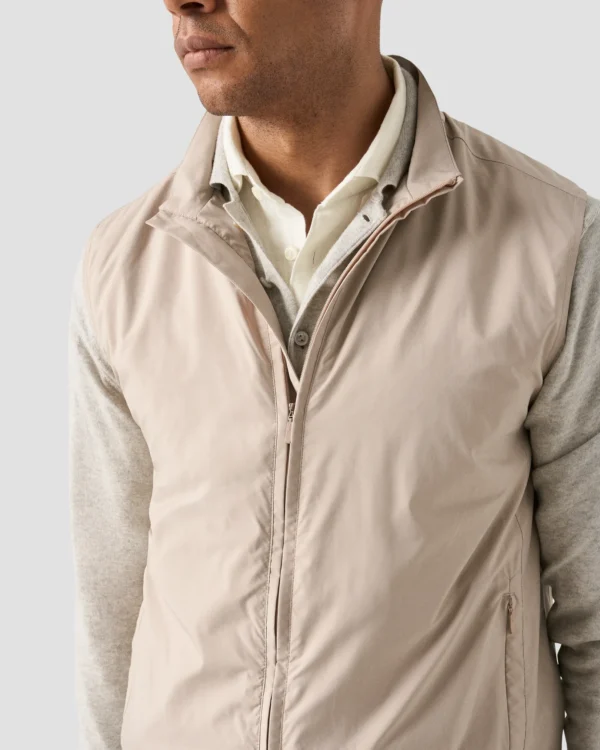 white solid twill linen shirt 2024 12 16T14554927Z.webp